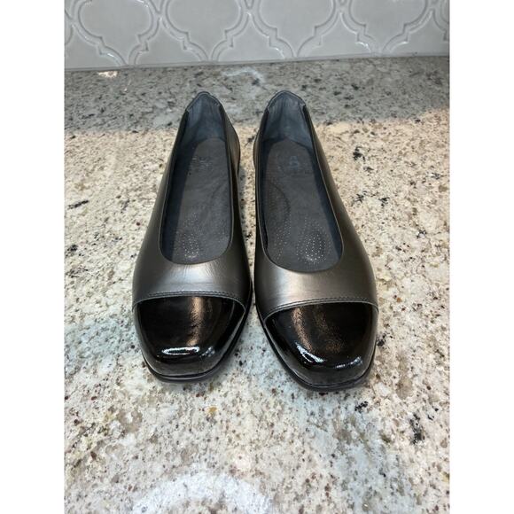 SAS Womens Coco Square Toe Flats 8.5 US Metallic Silver Black Patent Leather - Picture 2 of 7